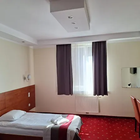 Trzy Stawy ベッド・アンド・ブレックファスト Jelcz-Laskowice